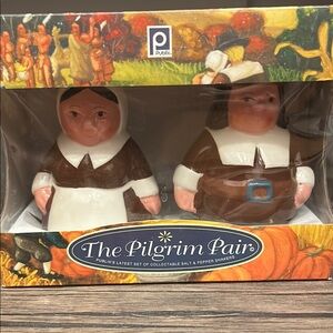 Publix Pilgrim Pair Salt and Pepper Shakers B12